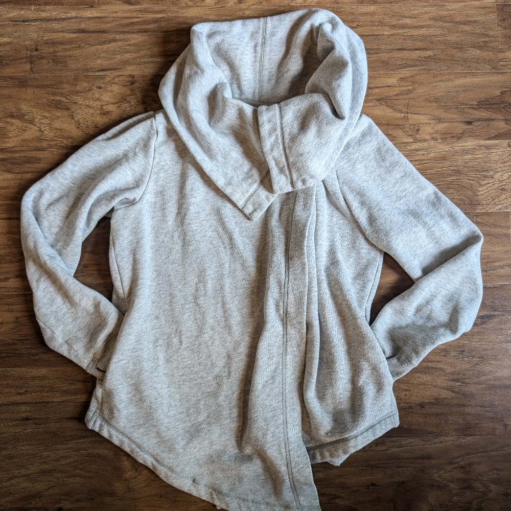 Z by Zella Gray Nursing Wrap/Sweater with Pockets, Thumbholes size Medium